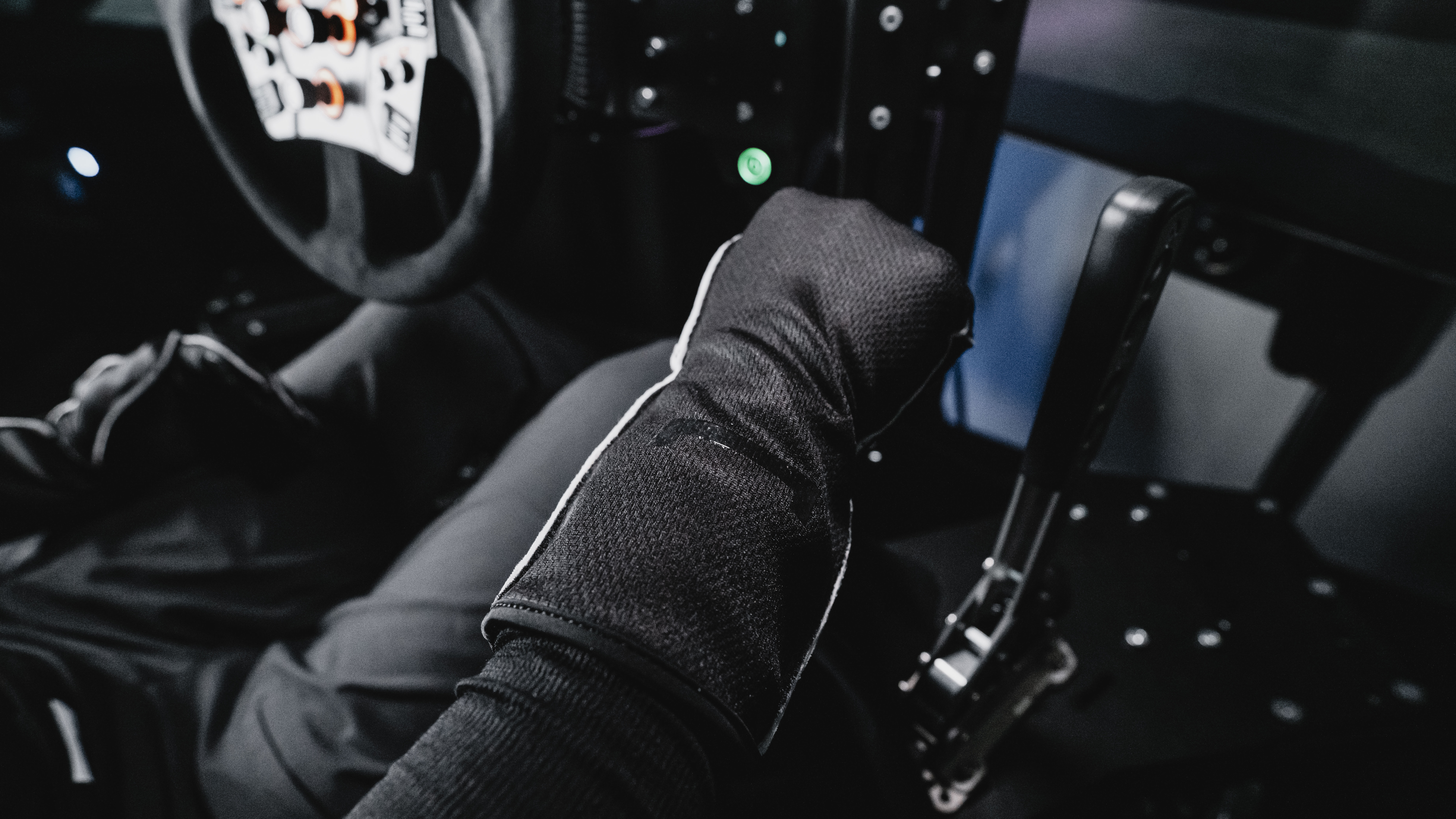 SIM GLOVE