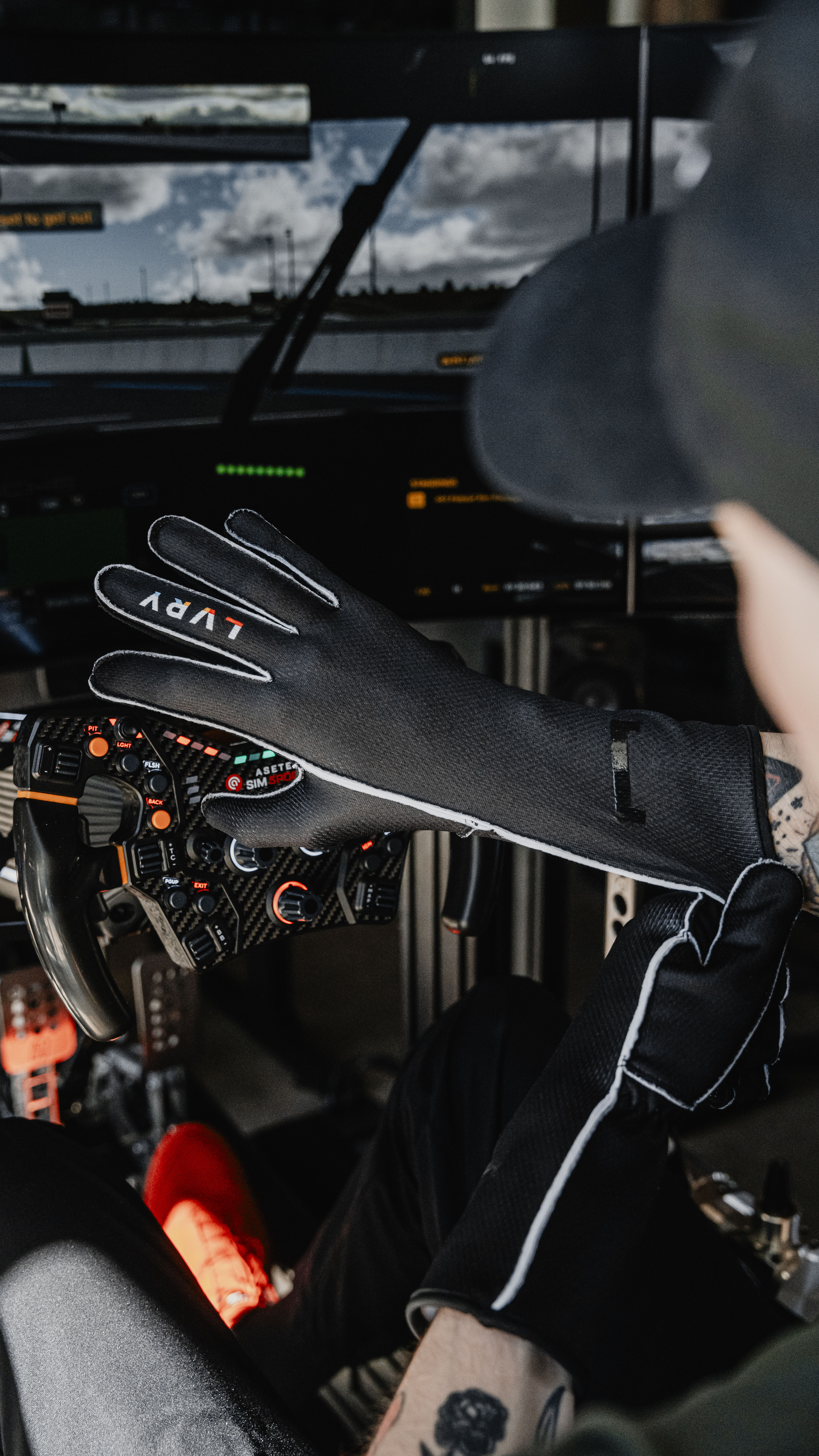 SIM GLOVE