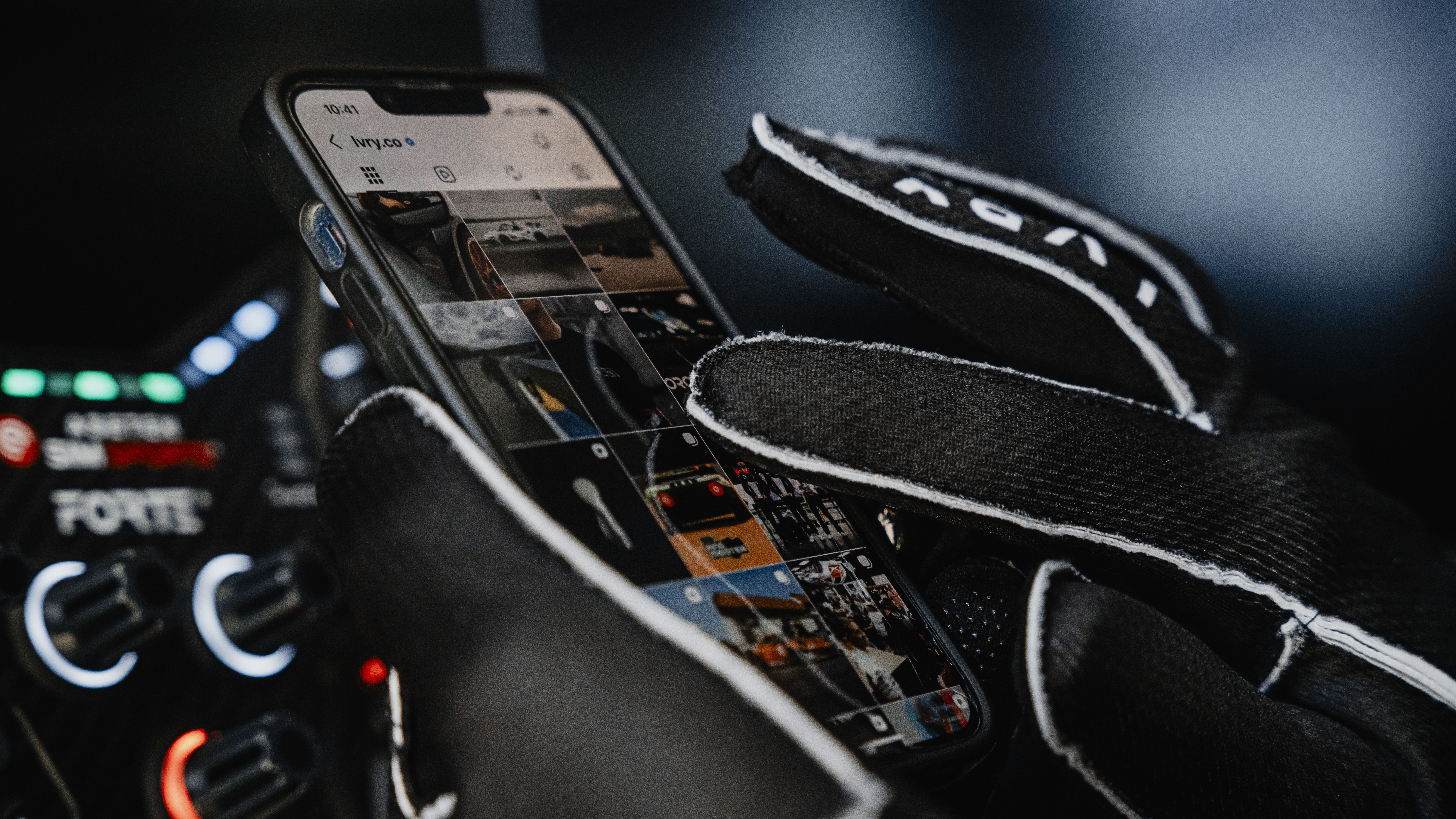 SIM GLOVE