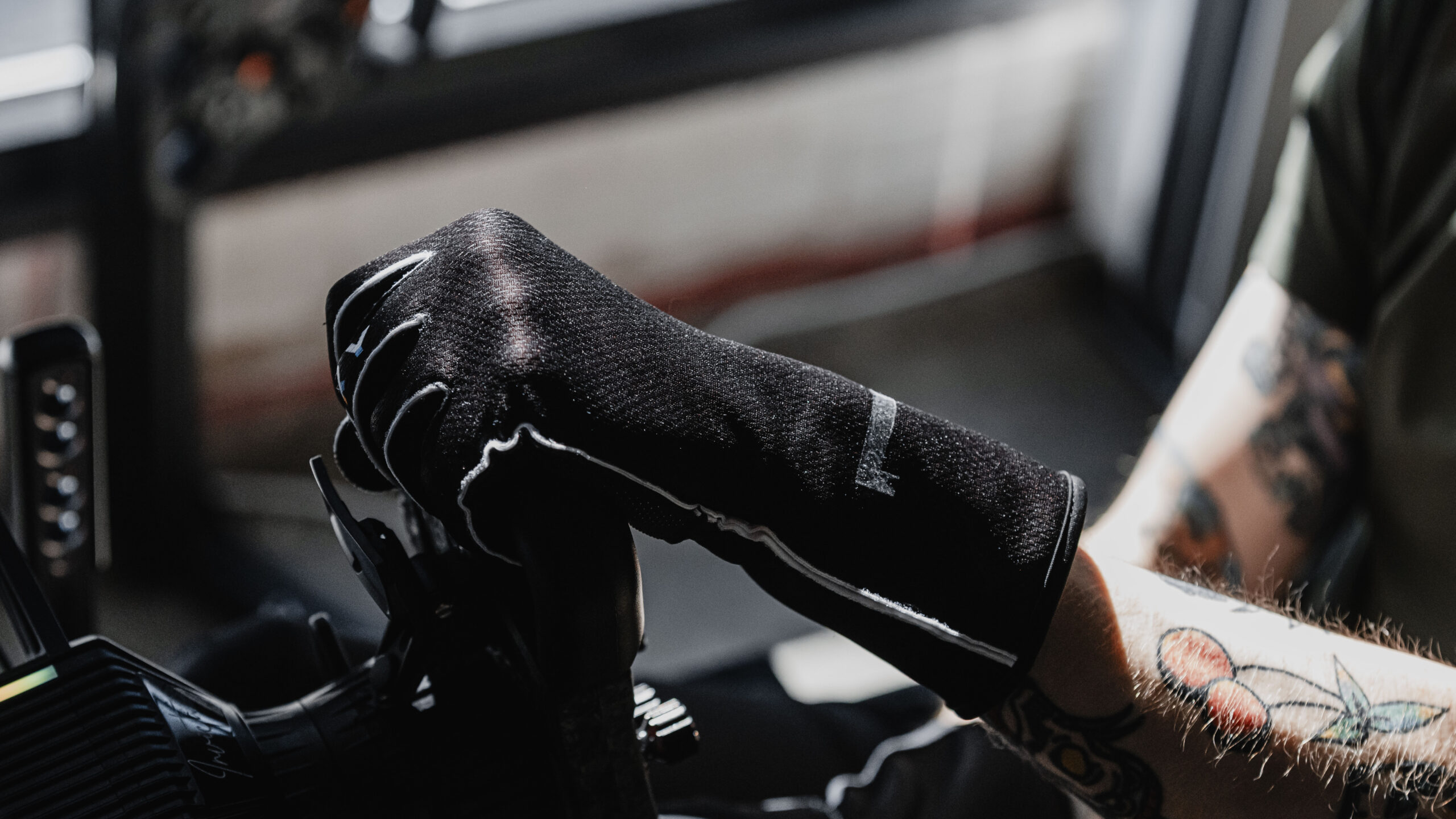 SIM GLOVE